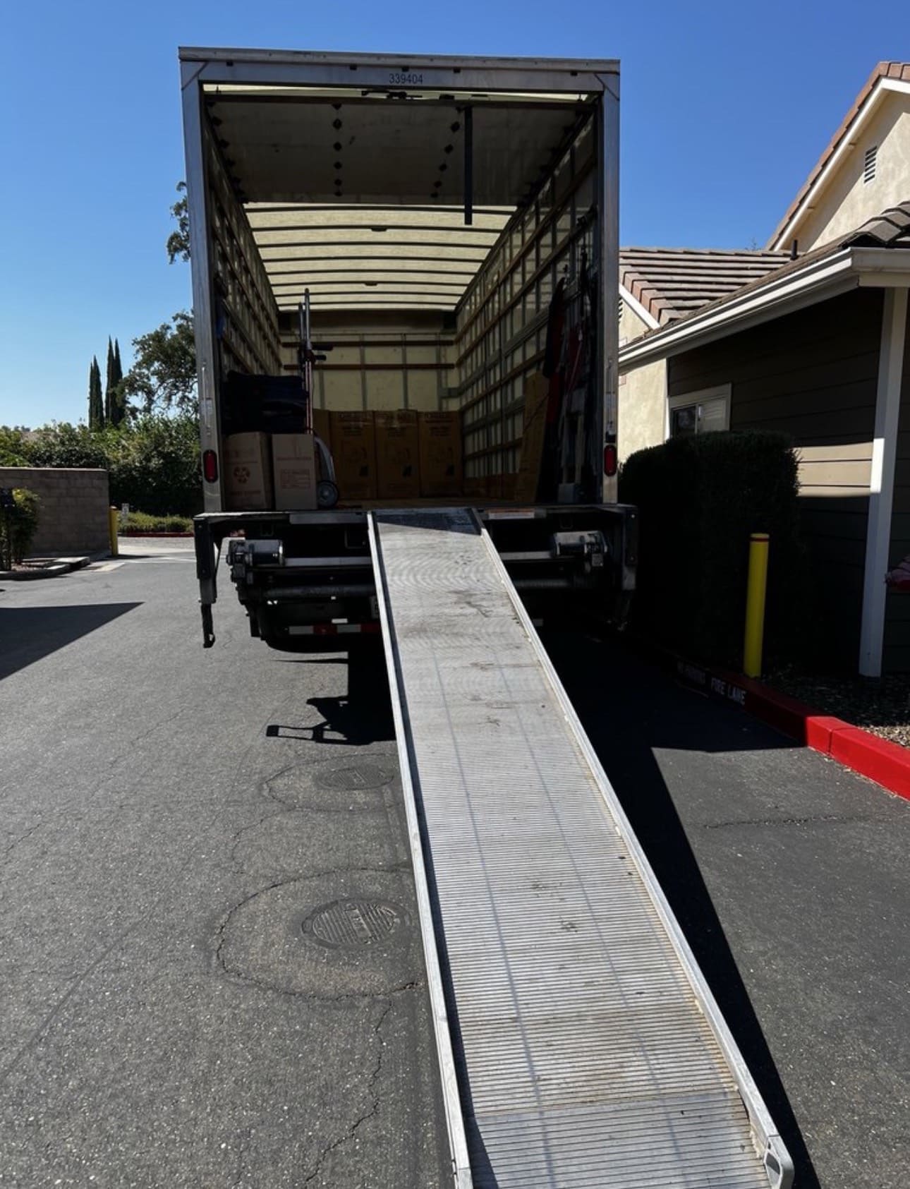 Loading truck with ramps